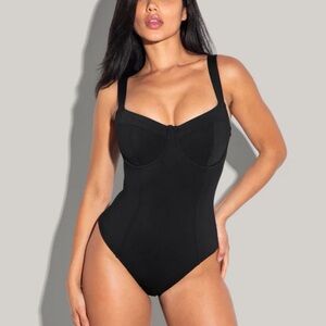 NWT Ta3 Lifty One Piece Swimsuit in Black Size Small Regular Long  D/DD